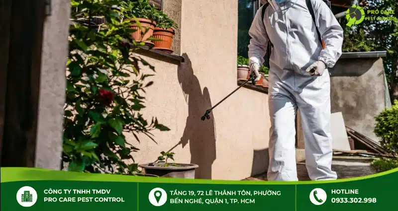 Người thực hiện cần sử dụng trang bị bảo hộ phù hợp khi pha và phun thuốc diệt côn trùng
