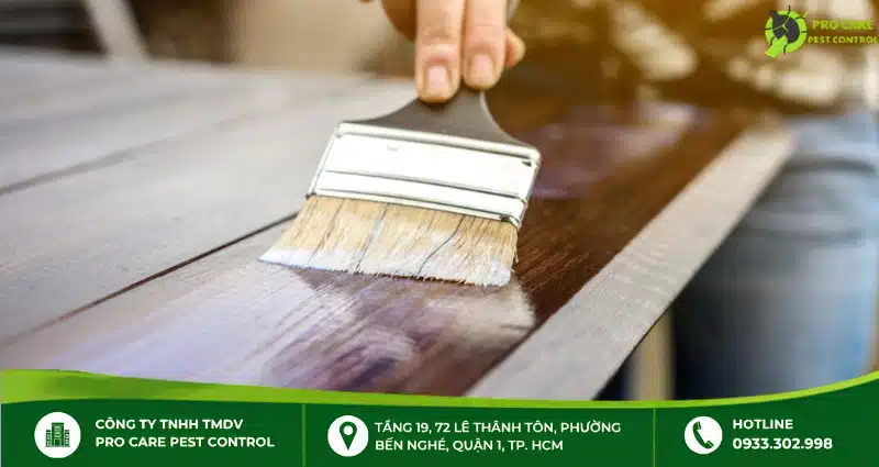 Sơn phủ bảo vệ bề mặt đồ gỗ trong quá trình bảo dưỡng